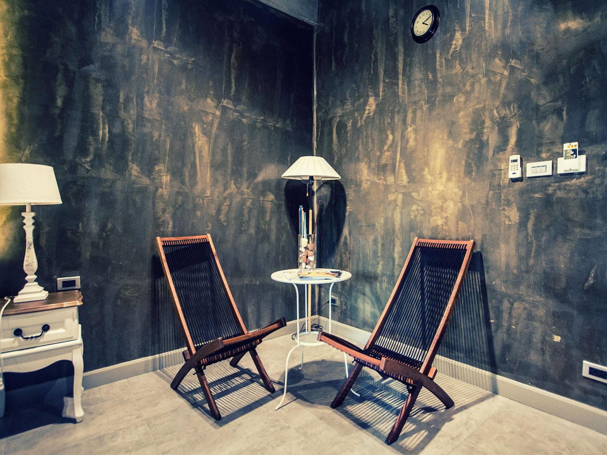 Kroque Boutique & Bistro Ang Sila Eksteriør bilde